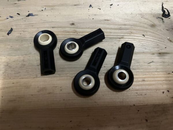 IGUS Kunststoff-Kugelgelenke